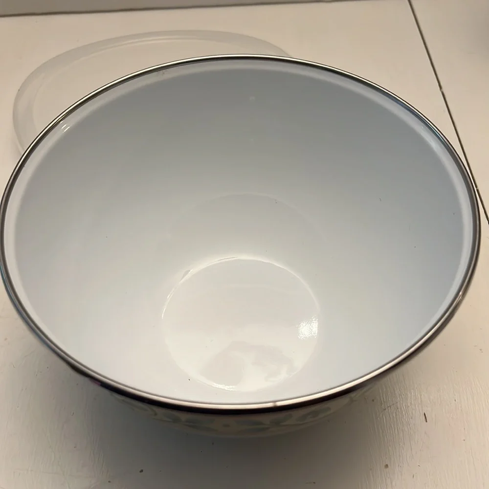 Pfaltzgraff French Quarter Enamel Covered Bowl